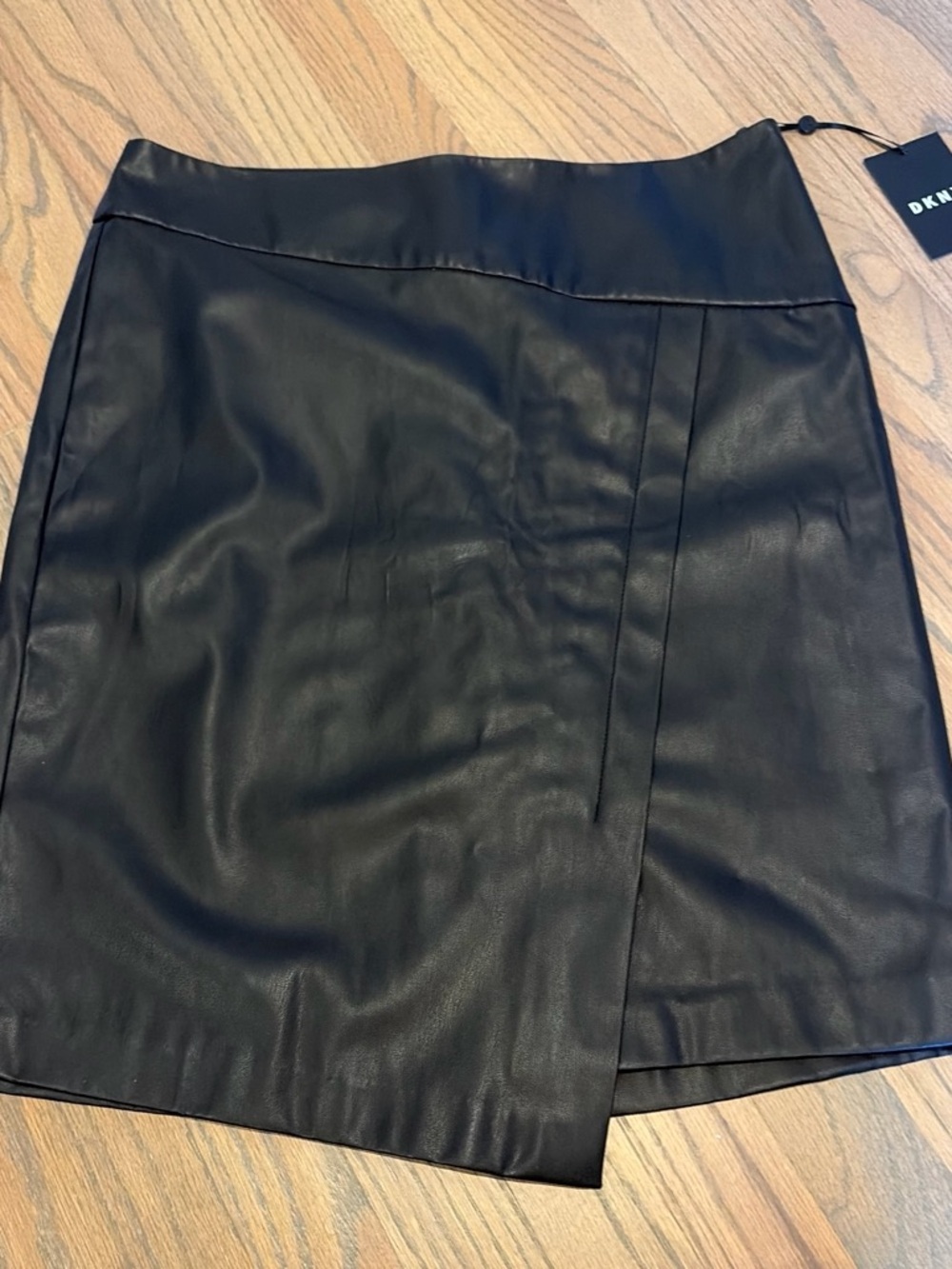 NWTs ($99) DKNY Women's Black Faux-Leather Skirt Size 6